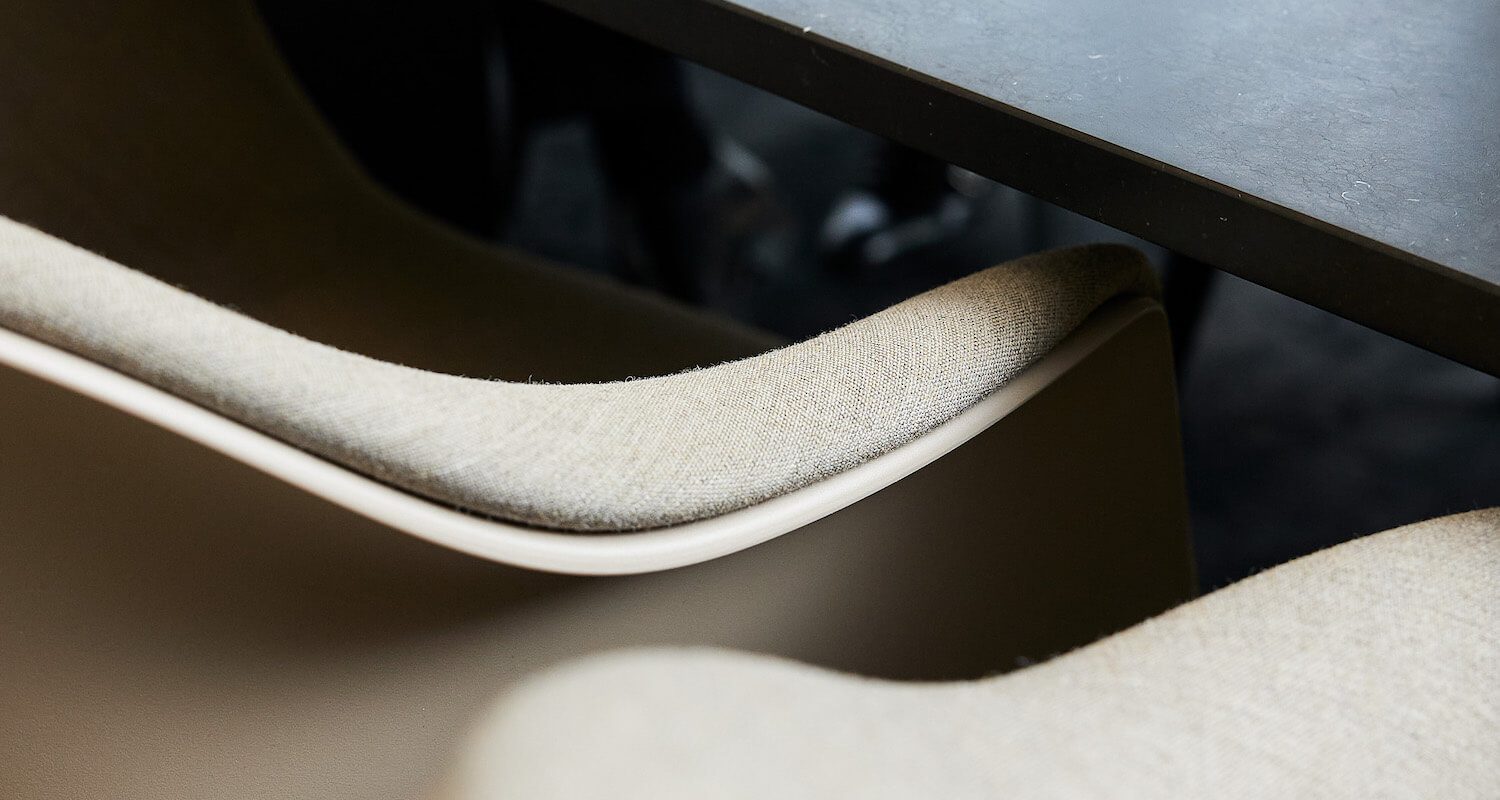 Stole og bord close up