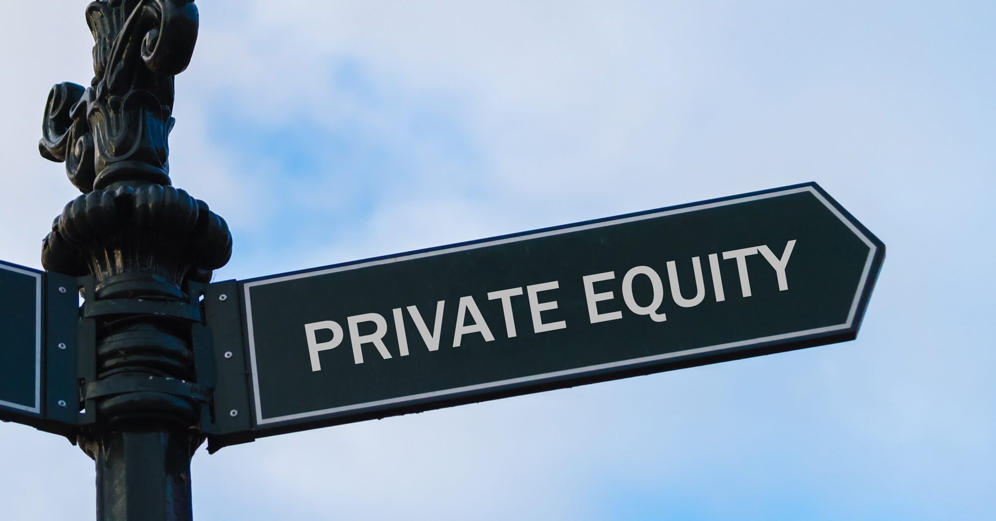 lygtepæl med private equity skilt