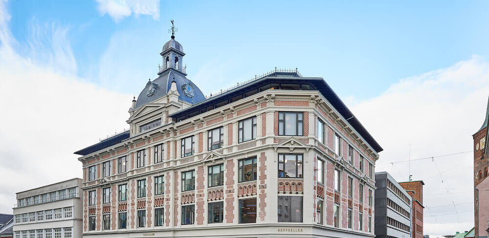 Hemonto i bygningen Rømerhus set fra Strøget i Aarhus