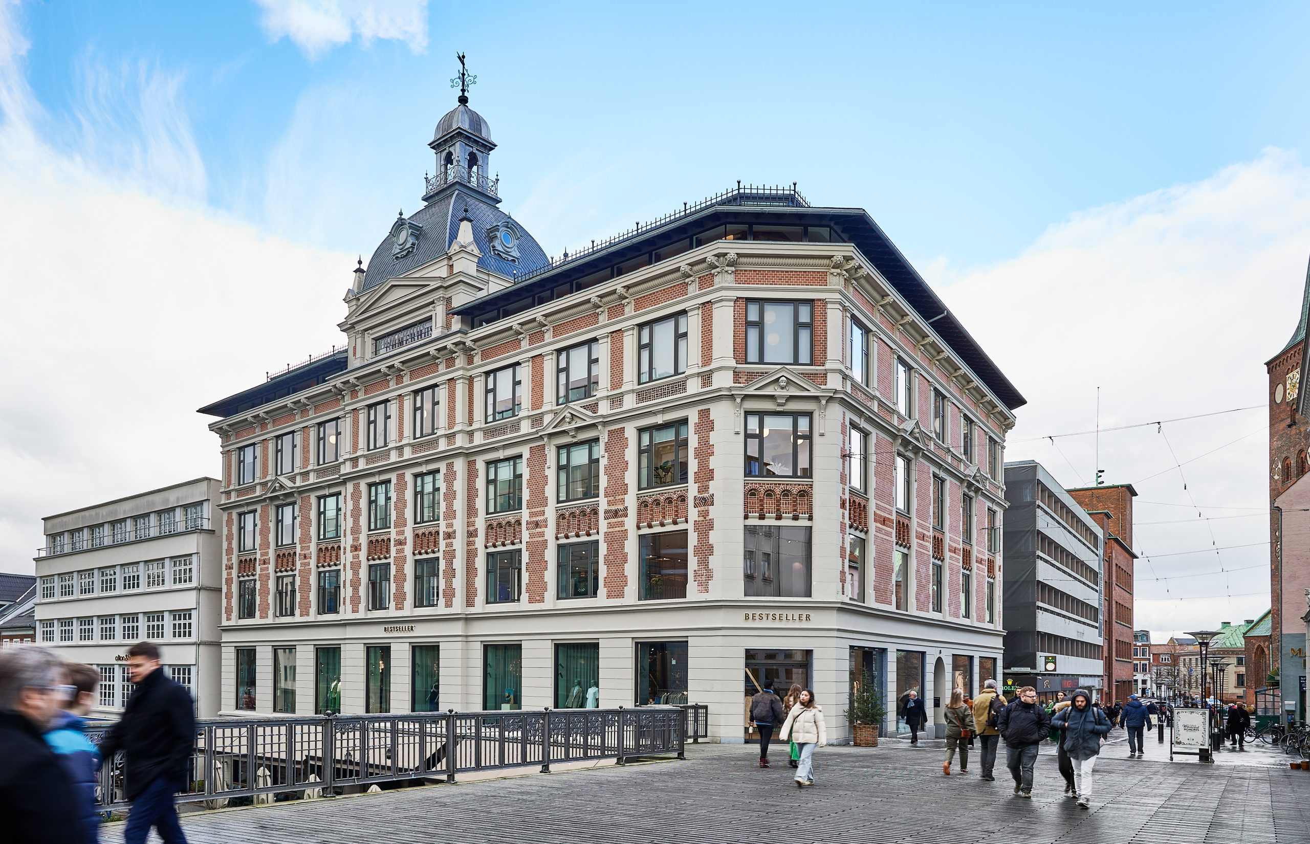Hemontos hovedkontor set fra Clemens Bro - Rømerhus